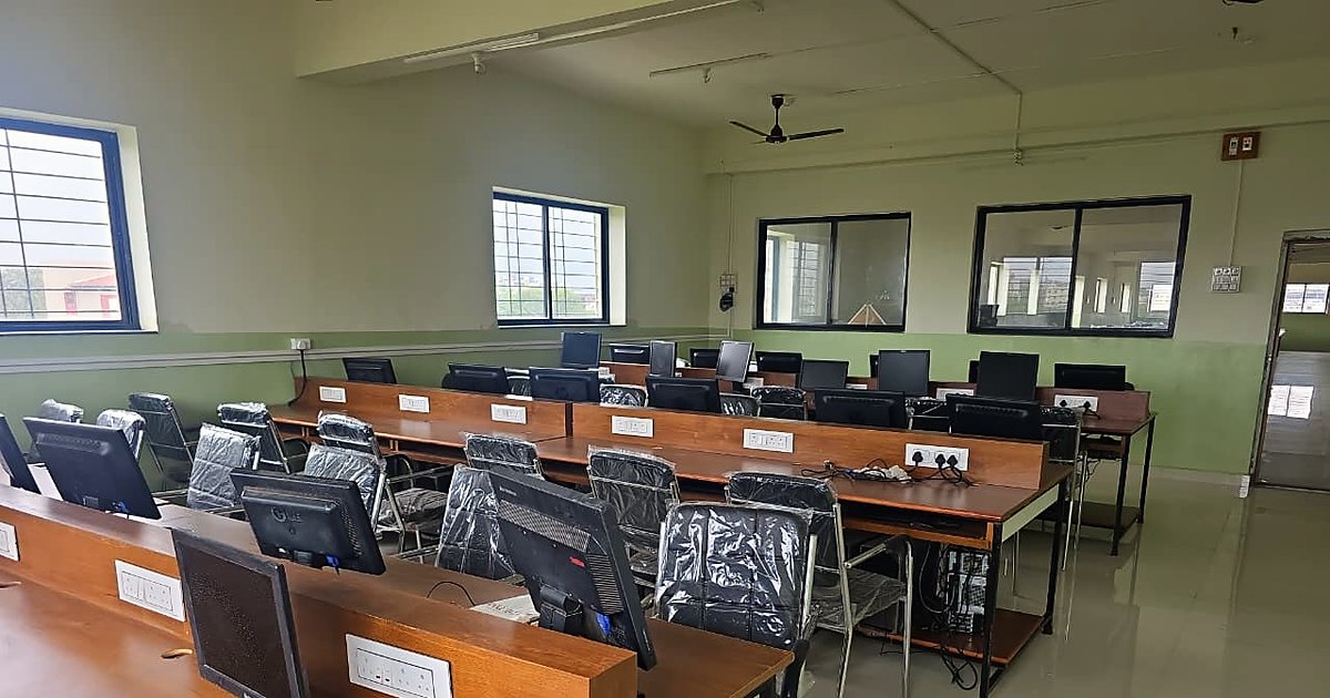 Language laboratory with computer stations at KNPIEMS